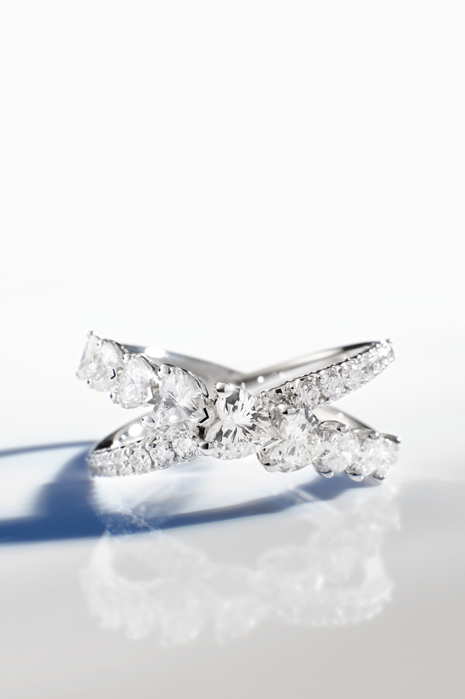 Recarlo’s diamanten Incrocio ring uit de Anniversary Love collectie